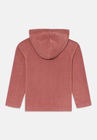 Felpa con cappuccio in rosa polveroso con una texture morbida, maniche lunghe e cappuccio aderente. Presenta un design semplice e minimalista.