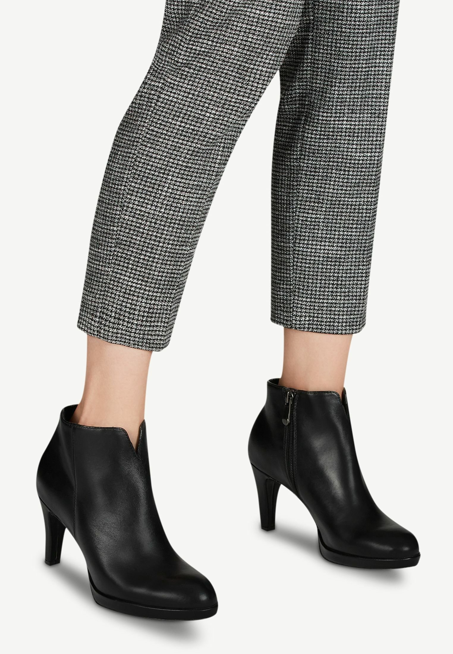 Marco Tozzi STIEFELETTE - Enkellaarsjes met hoge hak - black antic/zwart -  Zalando.be
