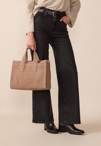 LEATHER - Kézitáska - taupe