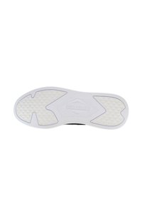 Sola di sneaker bianca con un motivo testurizzato, caratterizzata da un logo centrale e un design del battistrada pronunciato per presa e stabilità.
