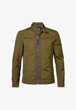 Jachetă verde măslinie cu guler în picioare, fermoar frontal, două buzunare pe piept și un panou vertical gri contrastant. Material neted, ușor.