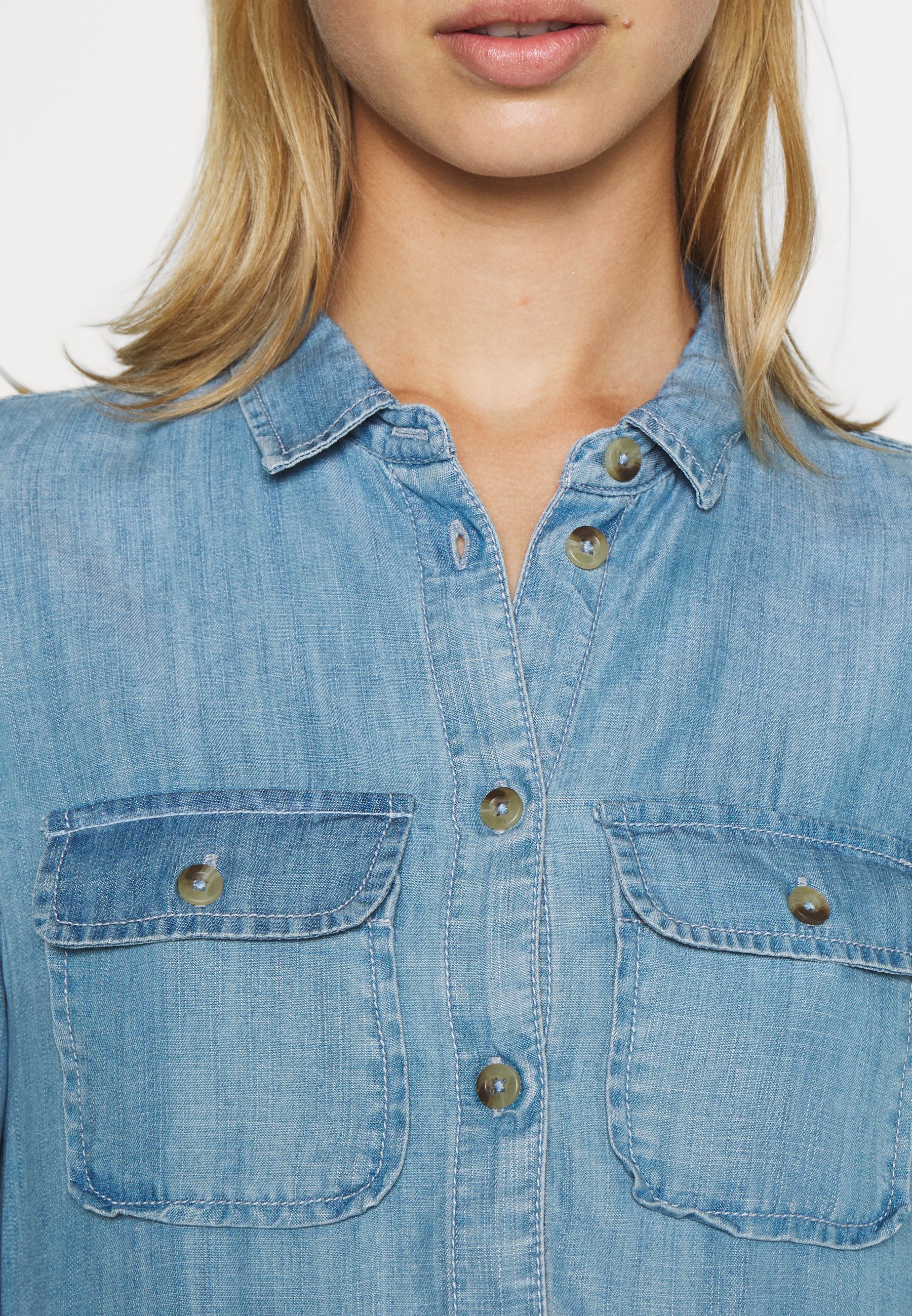 Superdry TIERED DRESS Dongerikjole light indigo used Superdry Grace Cord skjorte Dame Skjorter