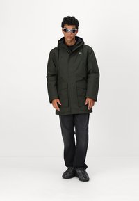 Lacoste Zimní kabát - sapwood