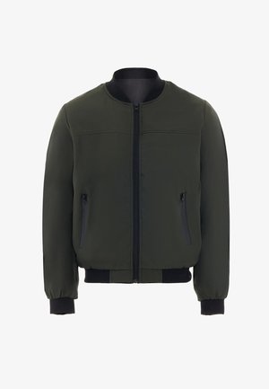 Olivengroene bomberjack met een rits aan de voorkant, ribgebreide kraag en manchetten. Voorzien van twee ritszakken aan de zijkant en een gladde matte afwerking.