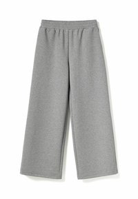 Szürke, bő szárú nadrág puha, rugalmas anyagból. Rugalmas derékpánttal és sima textúrával rendelkezik, látható minták vagy díszítések nélkül.