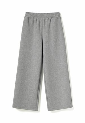 Pilkos plačios kelnės, pagamintos iš minkštos, elastingos medžiagos. Turi elastingą juosmenį ir lygų paviršių be matomų raštų ar akcentų.