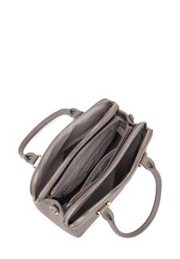 Borsa a tracolla in pelle grigia con due manici superiori, caratterizzata da tre compartimenti, dettagli in zip dorata e una texture interna liscia.