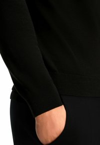 FALKE PULLOVER - Pullover - black