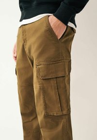Next REGULAR FIT STRAIGHT LEG STRETCH - Chino hlače - tan brown