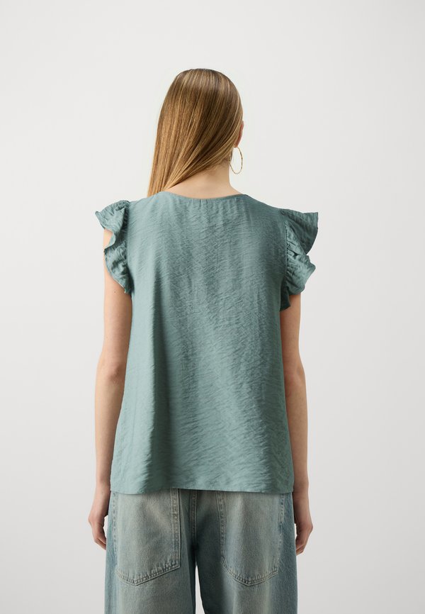 VMNATJA FLOUNCE - Print T-shirt - laurel wreath2