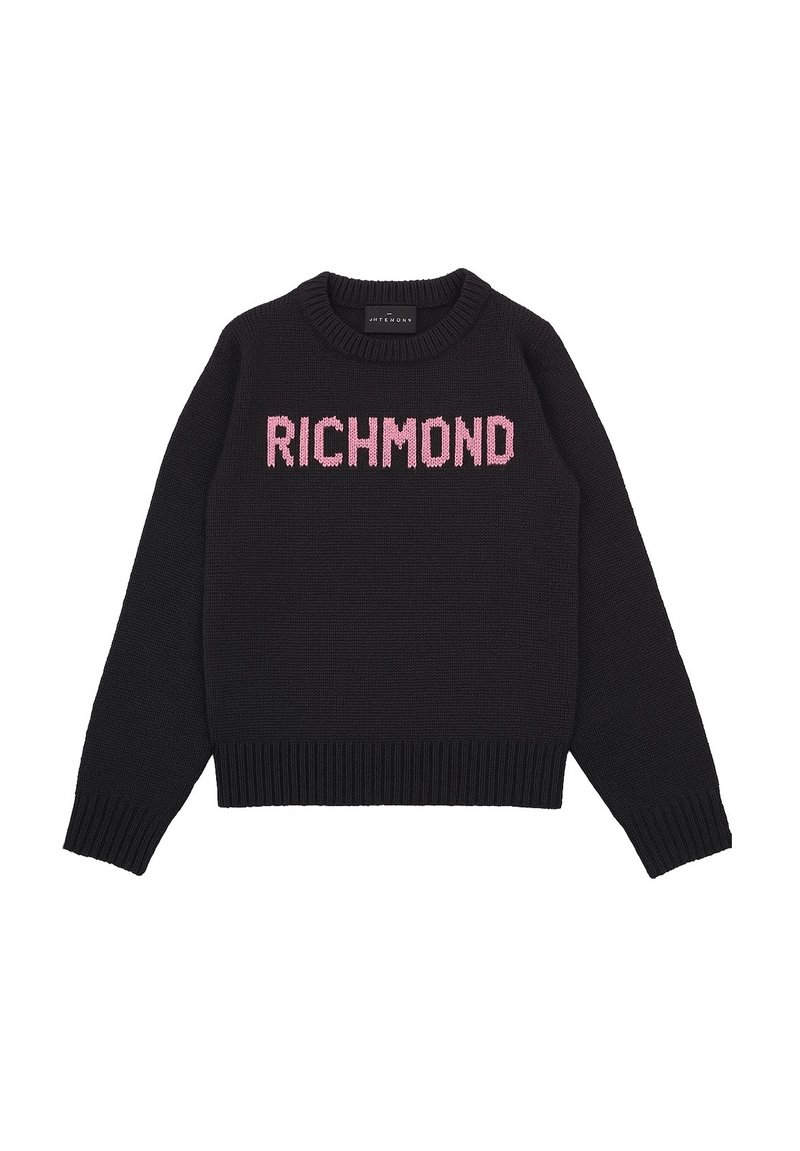 Maglione nero a maglia con scollatura rotonda e polsini a coste, con la scritta "RICHMOND" in evidenti lettere rosa sul davanti.