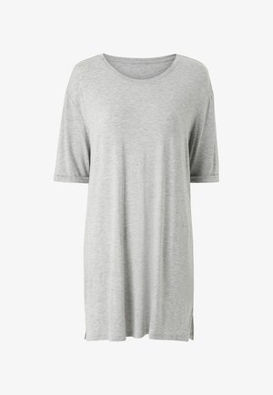 Jasnoszara koszulka z miękkiego materiału, z okrągłym dekoltem, krótkimi rękawami i bocznymi rozcięciami, zapewniającymi luźny krój.