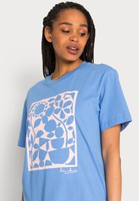 Monki T-shirt estampada - blue medium