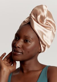 Glov GLOV® DOUBLE-SIDED SATIN HAIR TOWEL WRAP - Haaraccessoire - champagne