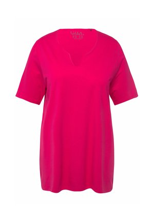 Fuchsia T-shirt met korte mouwen en V-hals, gemaakt van gladde stof, met een relaxte pasvorm en zonder zichtbare hardware of patronen.