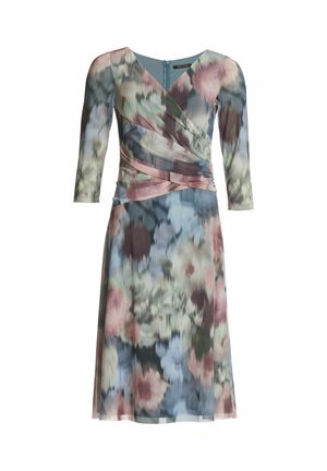 Robe portefeuille florale en tissu doux avec manches 3/4. Présente un imprimé abstrait bleu, vert et rose, avec une taille cintrée et une fermeture éclair à l'arrière.