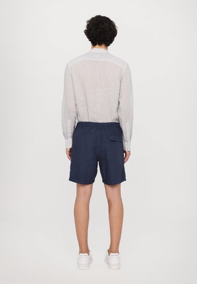120% Lino MEN BERMUDA - Shorts - navy blue fade