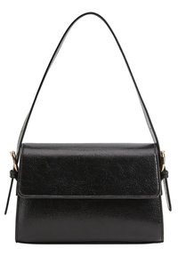 Musta käsilaukku, joka on valmistettu sileästä, teksturoidusta keinonahasta. Siinä on jämäkkä muoto, läppäkiinnitys ja yksi olkahihna. Kultaiset yksityiskohdat.