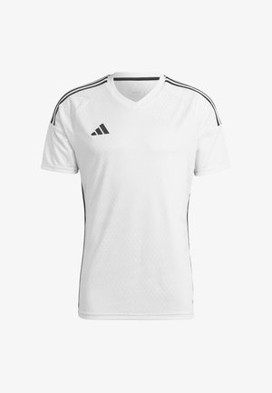 Witte sporttrui met korte mouwen van ademend materiaal, voorzien van een V-hals, zwarte accenten en drie zwarte strepen op elke schouder.