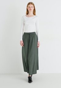 Thumbnail Image 2