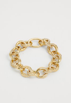 Gouden kettingarmband met grote verbonden ovale schakels, waarbij elke schakel gedeeltelijk bezet is met kleine heldere rhinestones.