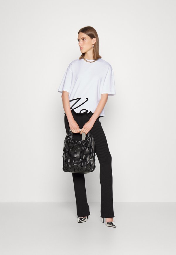 OVERSIZED SIGNATURE HEM - Basic T-shirt3