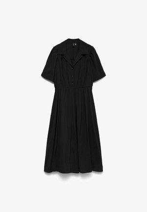 Črna obleka s kragnim izrezom, kratkimi naborki na rokavih, gumbnim zapenjanjem na sprednji strani in zbranem pasom, izdelana iz lahkega materiala.