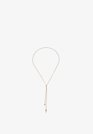 Collier réglable de ton doré avec une chaîne fine, orné d'un accent métallique pointu et d'un petit détail en forme de cœur près de la fermeture.