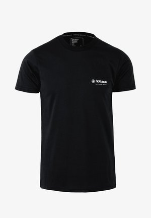 Zwart shirt met korte mouwen en een klein wit "Spitzbub Sportwear Edition" logo op de linkerborst, met een ronde hals.