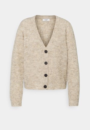 Beżowy sweter rozpinany z dzianiny z długimi rękawami, dekoltem w kształcie litery V, prążkowaną fakturą i czterema ciemnymi guzikami z przodu.