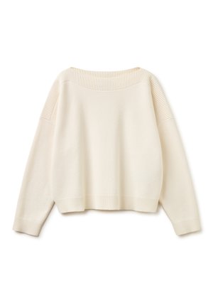 Gebreide trui in crèmekleur met lange mouwen, geribde manchetten, zoom en halslijn, plat weergegeven op een witte achtergrond.