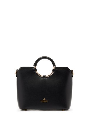 Sac à main en cuir noir texturé avec des anses circulaires dorées et un texte de logo doré en bas au centre.