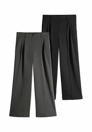 Deux paires de pantalons à larges plis en gris foncé et noir, chacune avec des passants de ceinture, des poches latérales et une fermeture à bouton à l'avant.