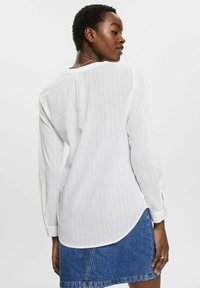 Esprit MIT V-AUSSCHNITT - Blouse - white