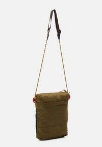 Klättermusen MULTISLOTS BAG UNISEX - Keresztpántos táska - olive