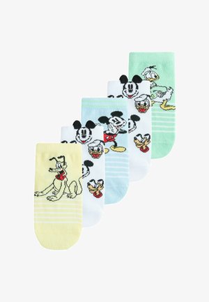 Öt színes gyerekzokni Disney karakterekkel: Pluto, Mickey egér, Donald kacsa és Goofy csíkos háttérrel.