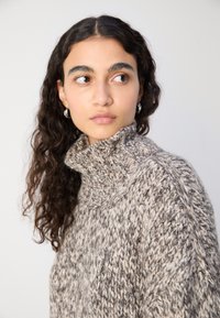 Marc O'Polo LONG SLEEVE STAND UP COLLAR - Džemperis - multi/shaded brown melange