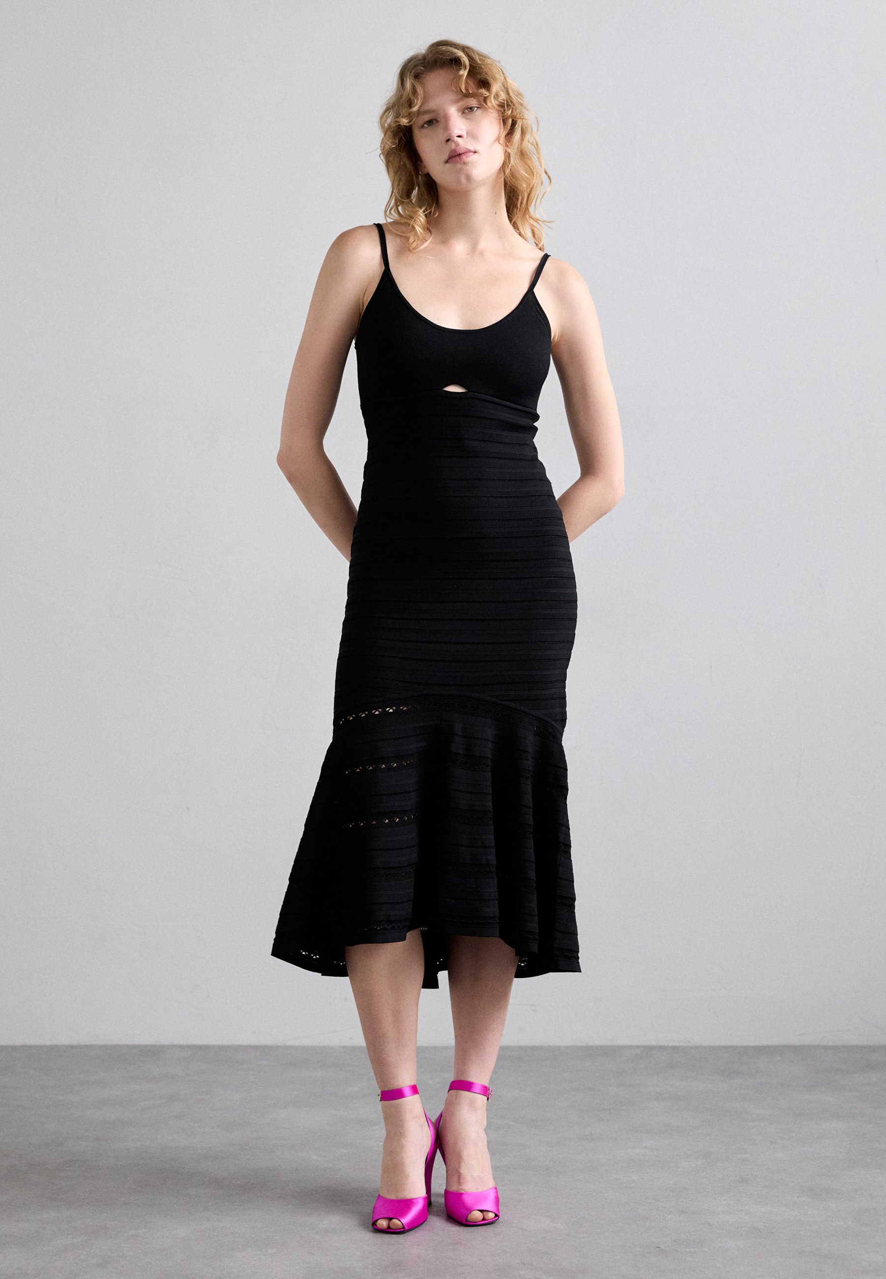 ワンピース VICTORIA BECKHAM BLACK VISCOSE DRESS WITH CUT-OUT Victoria Beckham Black viscose dress with cut-out | TheDoubleF