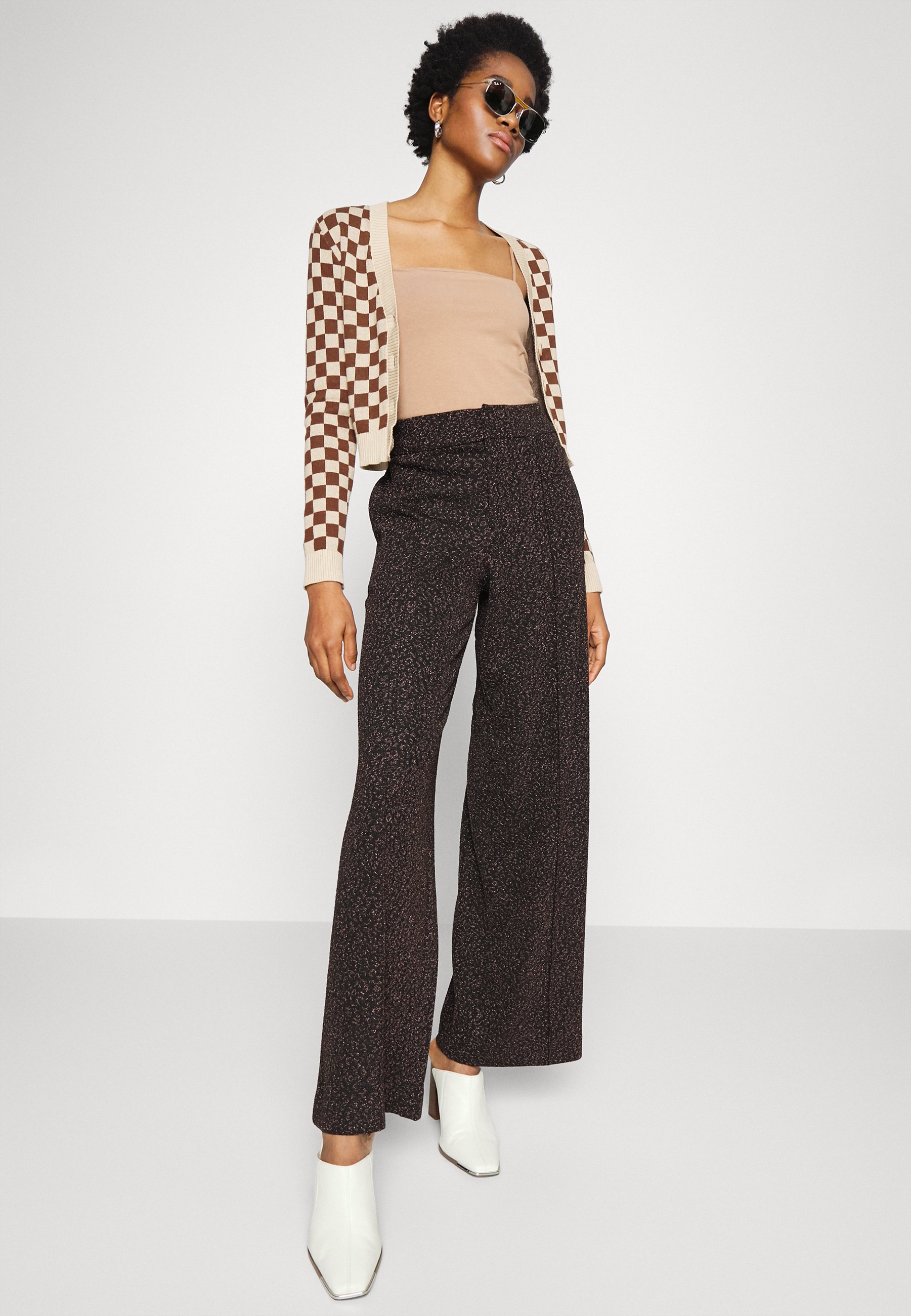 beige stretch pantalon met lurex glitter en wijde pijpen 159089