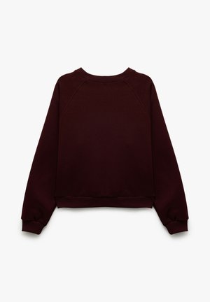 Bordeaux sweatshirt med rund halsudskæring, raglanærmer og tætsiddende kant, lavet af blødt, struktureret stof. Set fra ryggen.