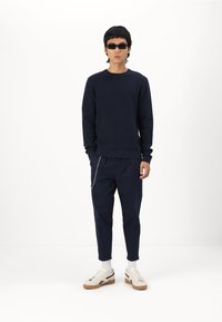 Redefined Rebel LEE CROPPED  - Pantalones - sky captain