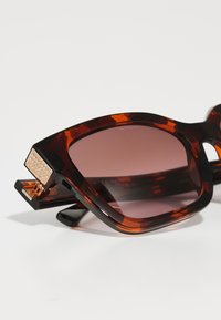 VOGUE Eyewear Akiniai nuo saulės - red havana