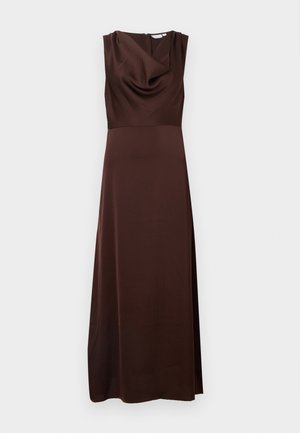 Rochie maro fără mâneci, confecționată dintr-un material neted, cu un decolteu drapat și un design până la podea. Dispune de un fermoar discret la spate.