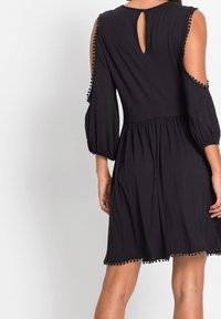 bonprix Vardagsklänning - black