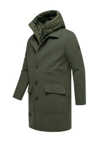 Oliņu zaļais mētels ar quiltēto kapuci, ar priekšējiem pogām, divām priekšējām kabatām un minimālistisku dizainu. Mīksta auduma tekstūra.