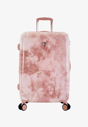 Hartschalenkoffer im rosa Batikmuster, ausgestattet mit einem ausziehbaren Griff, vier multidirektionalen Rollen und einem Logobadge auf der Vorderseite.