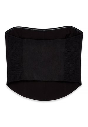 Trainer in vita nero con un frontale liscio e pannelli laterali testurizzati. Il design è strutturato con un orlo curvo per una vestibilità su misura.