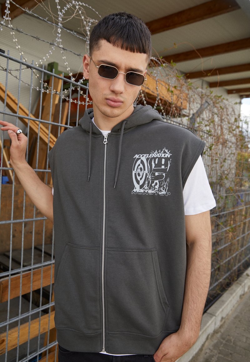 Weekday LEN SLEEVELESS ZIP HOODIE - Zip-up sweatshirt - off black/black -  Zalando.de