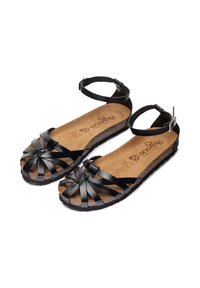 Sandalias negras con tiras, diseño superior trenzado, plantilla de corcho y correa en el tobillo con hebilla plateada. Suela de goma para mayor agarre.