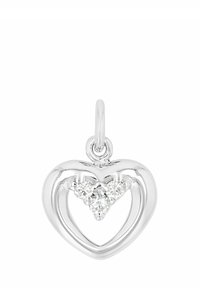 Pendente a forma di cuore in argento con centro aperto e tre piccoli diamanti rotondi raggruppati in cima all'interno del cuore.